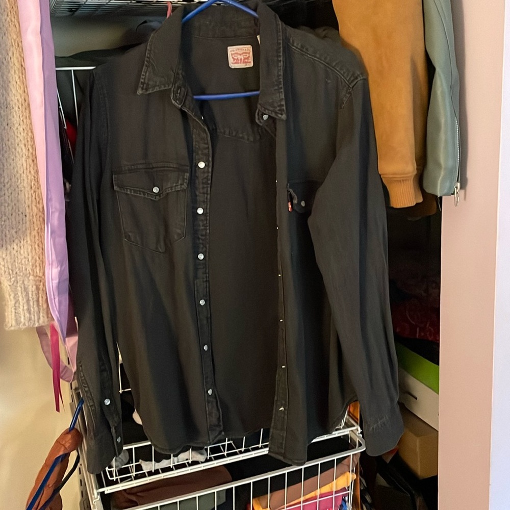 Levi’s Essential Western Top in Night is Black 2